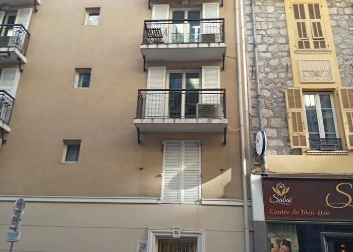 Close The And The Negresco Apartamento *